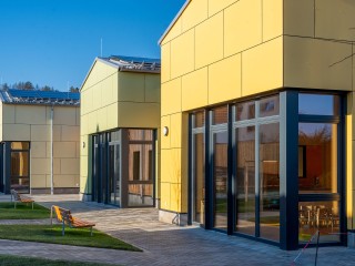 鮮豔色澤x簡單造型 德國新興市鎮幼稚園