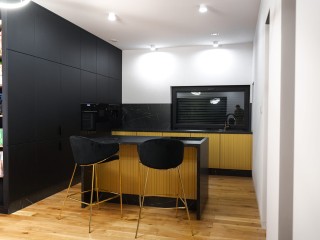 極美黑Moody Kitchen 柔霧面材廚房